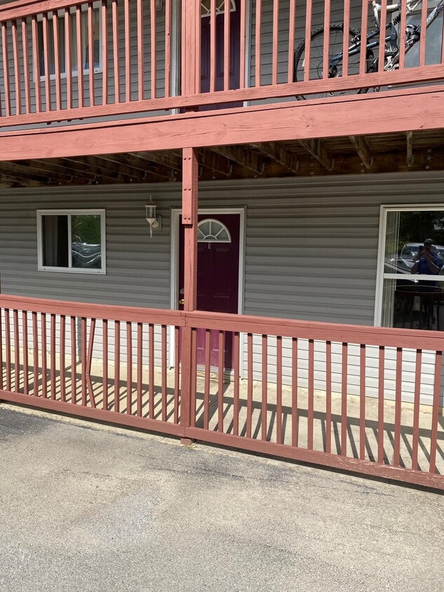 Primary Photo - 321 E Mill St