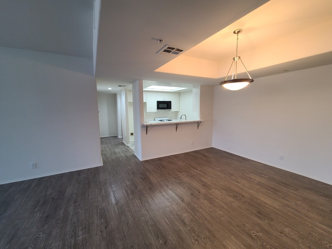 Foto principal - 100 S Hayworth Ave