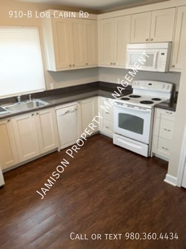 Foto del edificio - 910 Log Cabin Rd