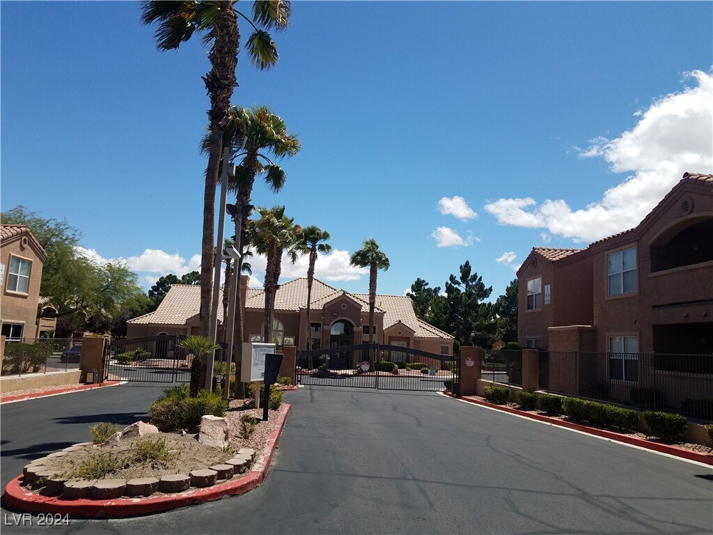 Foto principal - 8101 W Flamingo Rd