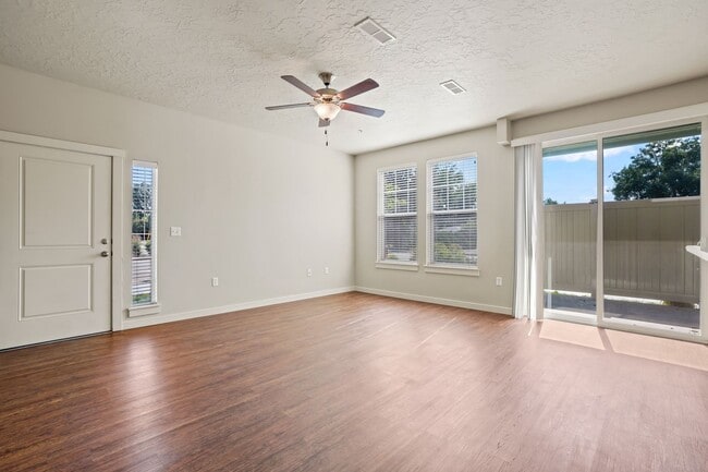 Building Photo - Beautiful Home in Garden City!