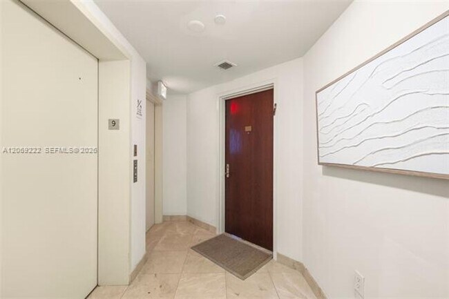 Foto del edificio - 9559 Collins Ave