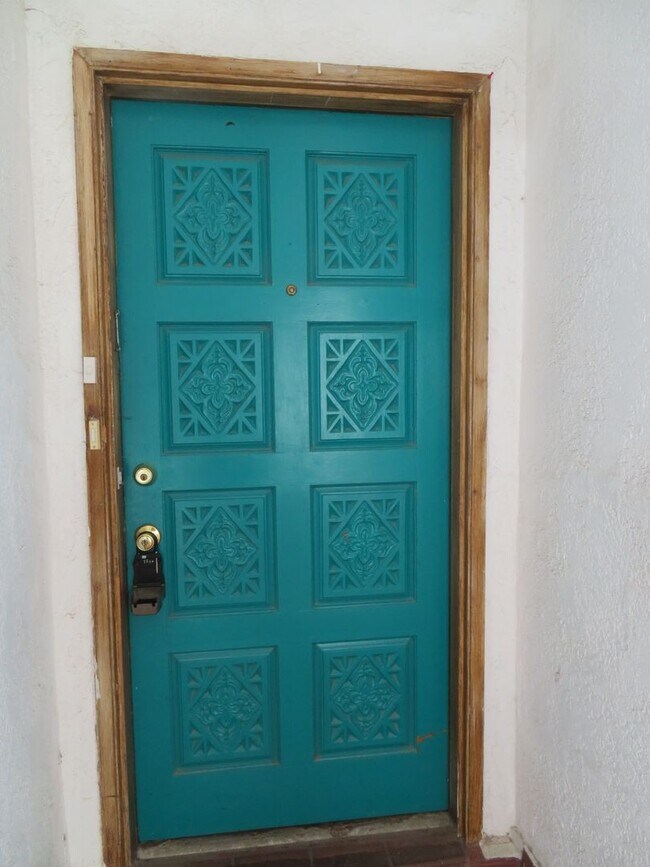 Foto del edificio - Clean 2 Bedroom, 2 Bath Town House for Rent