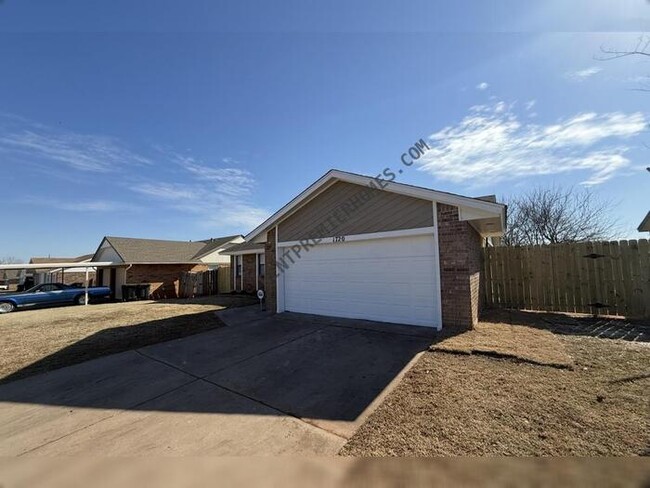 Building Photo - 1720 SE 7th St