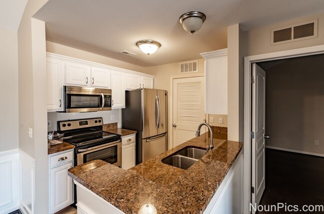 Building Photo - Beautiful 3 bedroom Condominium in Hazel Park