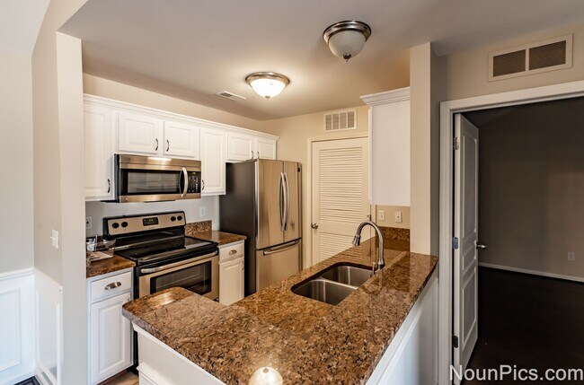 Foto del edificio - Beautiful 3 bedroom Condominium in Hazel Park