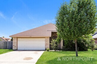 Building Photo - 315 Forestwood Dr