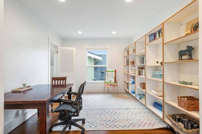 Building Photo - 3Bd/2.5Ba Seattle House
