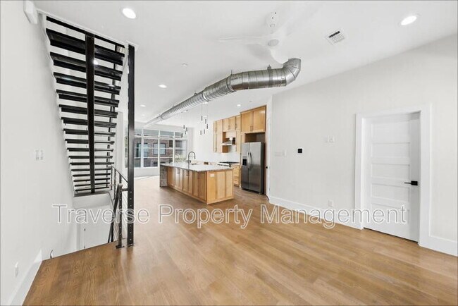 Foto del edificio - 408 Rayner Ave