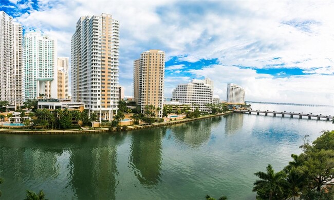 Foto del edificio - 495 Brickell Ave