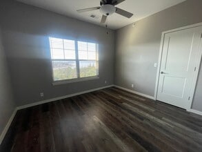 Building Photo - 325 Majestic Dr