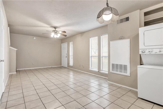 Building Photo - 1516 Hawk Tree Dr