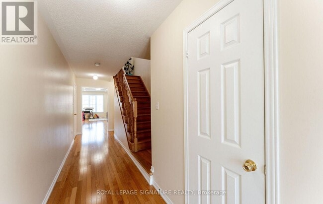 Building Photo - 23 Delport Cl