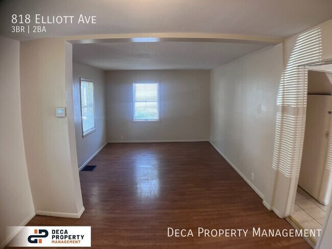 Building Photo - 818 Elliott Ave