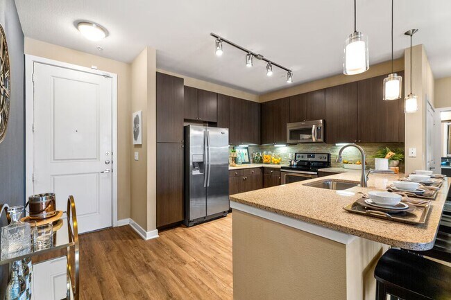 Foto del edificio - This One Comes With Perks