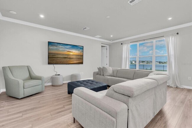 Foto del edificio - 6353 Timberdale Ave