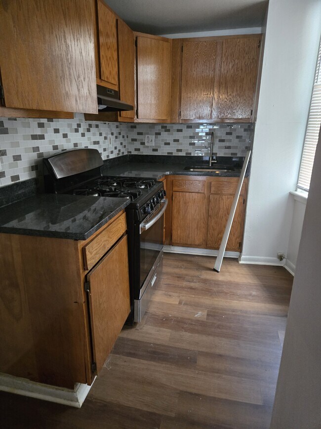Foto del edificio - 4221 W Girard Ave