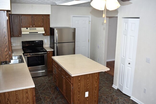 Building Photo - 5996 Summersweet Dr