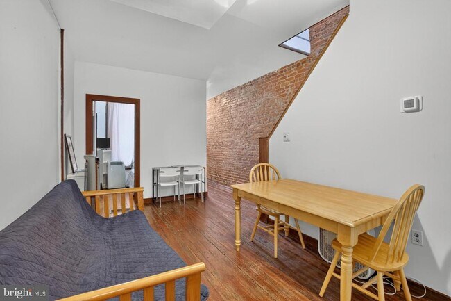 Building Photo - 4107 Ludlow St