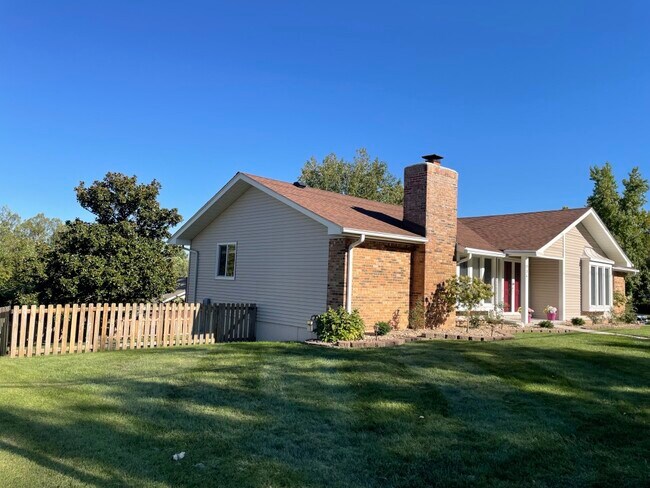 Side View - 736 Henry Ave