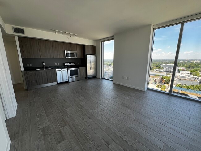 Building Photo - 208 NE 35th Ter