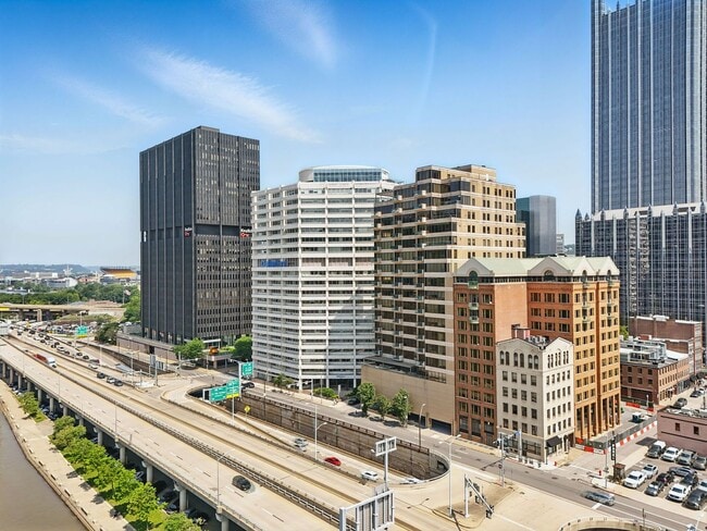 Building Photo - 2 Bedroom 2 Bath Condo