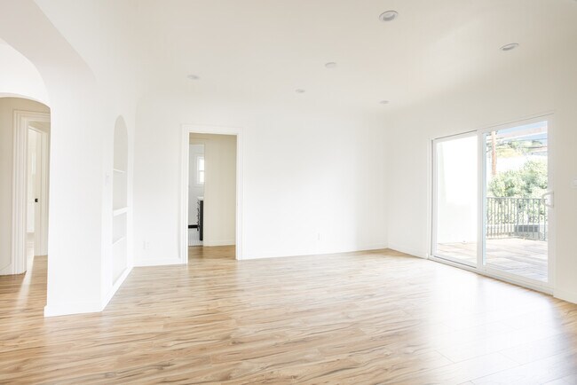 Foto del edificio - 738 S Stanley Ave