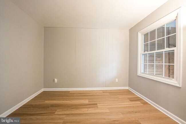 Building Photo - 8229 Kings Charter Ln