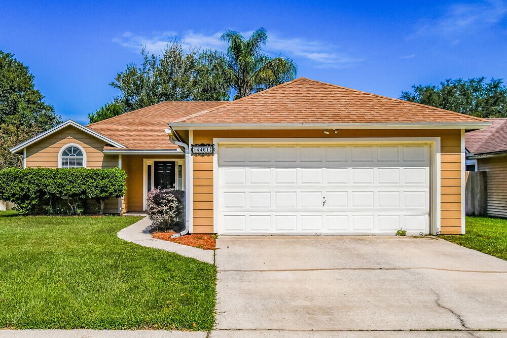 Primary Photo - 4461 Cobblefield Cir W