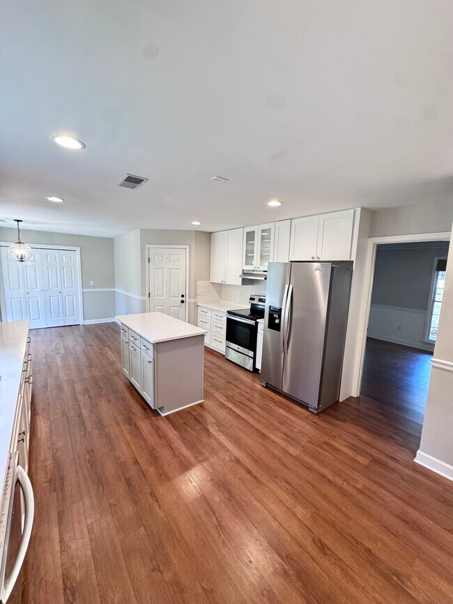 Foto del edificio - 1884 Dovonshire Rd S W