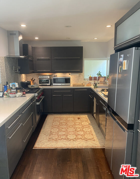 Foto del edificio - 1617 Roscomare Rd