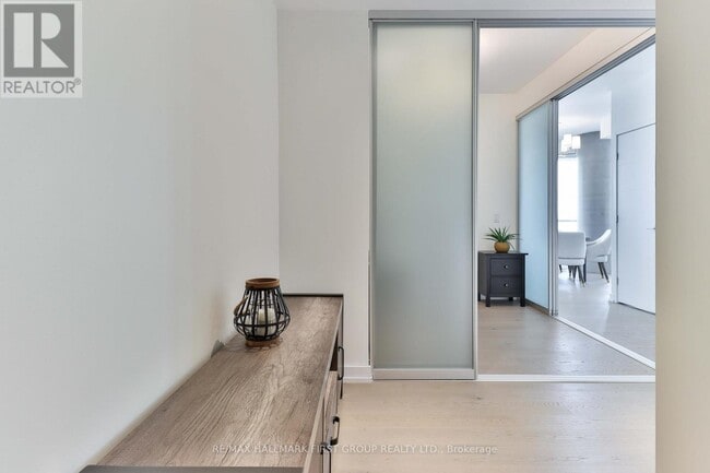 Building Photo - 488 University Ave