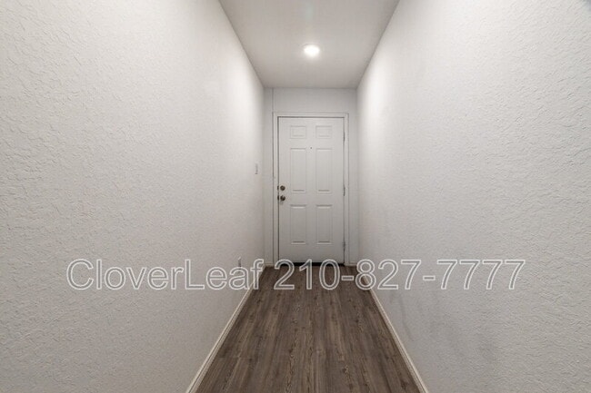 Foto del edificio - 7009 Shears Pl