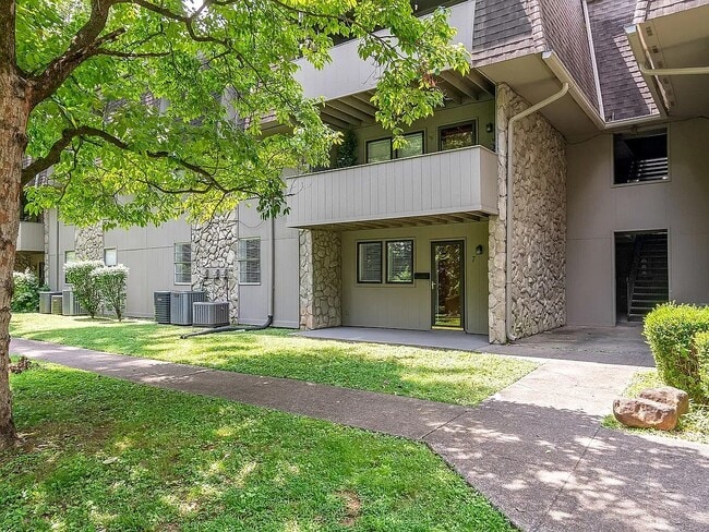 Foto del edificio - 2929 Selena Dr