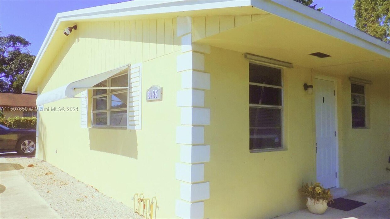 Foto principal - 6125 SW 48th Ct