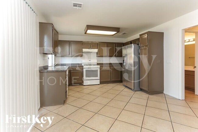 Foto del edificio - 6114 Flowering Plum Ave