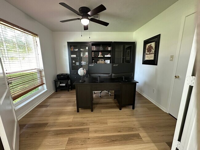Foto del edificio - 5018 Ash Ct