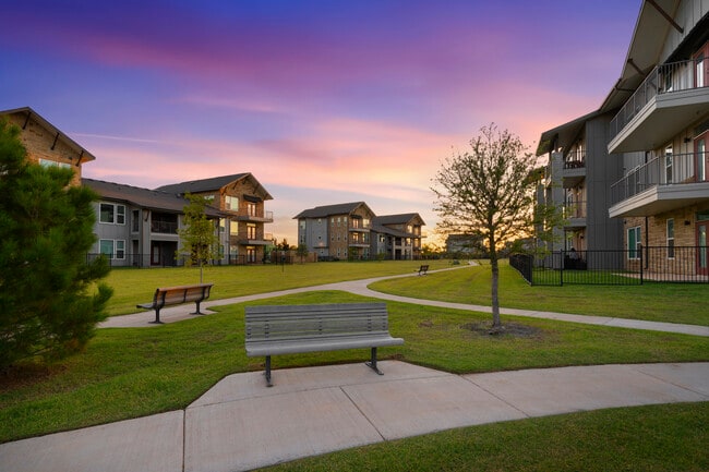 Building Photo - Slide North Apartments 11