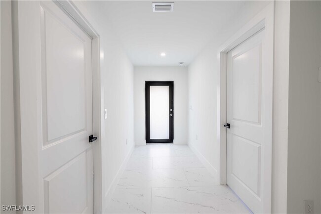 Foto del edificio - 338 Harry Ave S