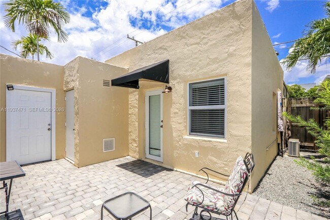 Foto del edificio - 2477 SW 22nd Terrace