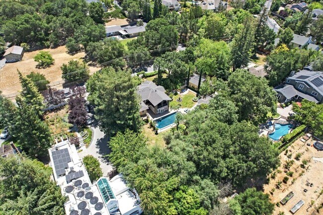 Foto del edificio - 16309 Short Rd