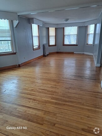 Building Photo - 98 Brookline St