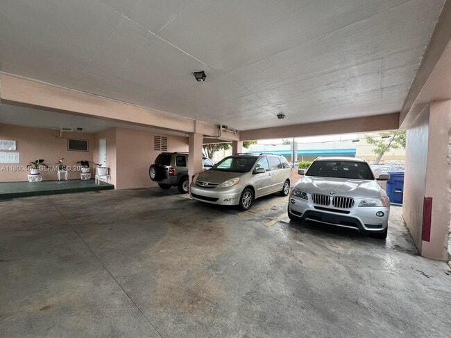 Foto del edificio - 7125 Dickens Ave