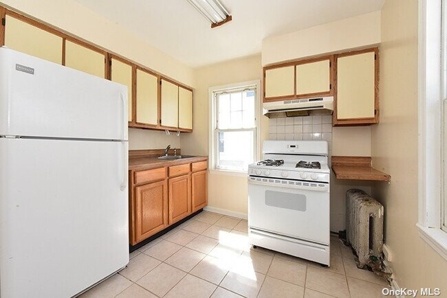 Building Photo - 57 7th St
