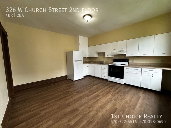 Building Photo - Huge 4 bedroom 1 1/2 bath