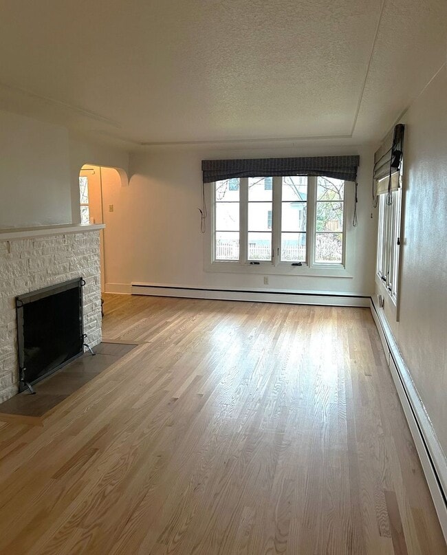 Building Photo - Must see- Stunning Hawthorne Bungalow, clo...