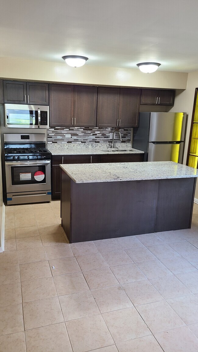 Kitchen - 5207 Saint Charles Rd
