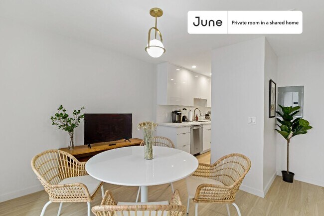 Foto del edificio - Room in Shared 5 bed/3.5 bath home