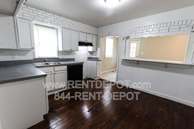 Foto del edificio - 650 E Maryland St