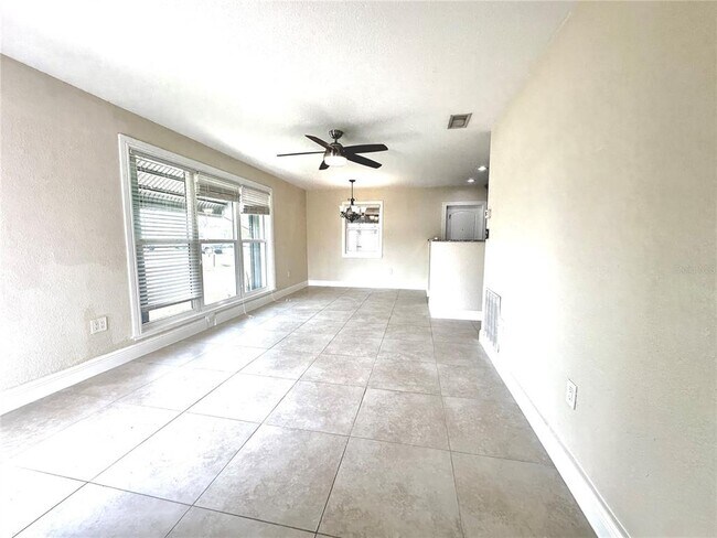 Foto del edificio - 21402 Meehan Ave